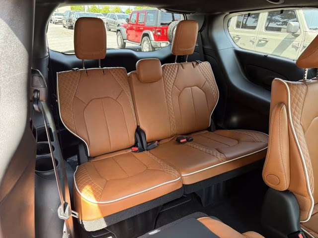 2026 Silver Mist Clearcoat Chrysler Pacifica Pinnacle FWD Van