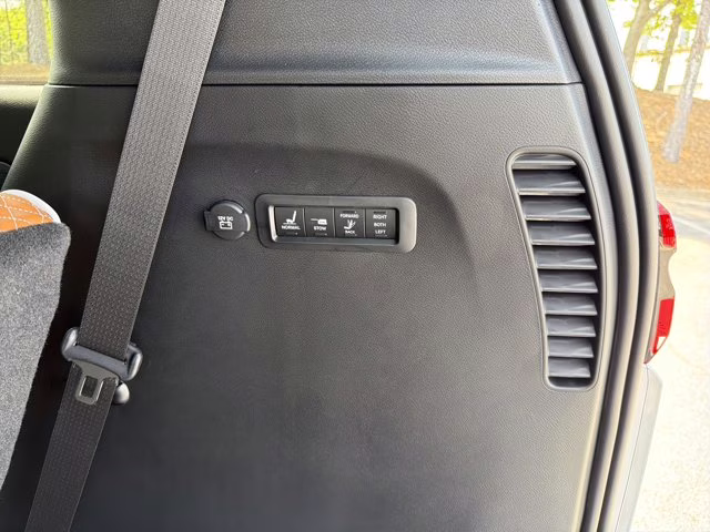 2026 Silver Mist Clearcoat Chrysler Pacifica Pinnacle FWD Van