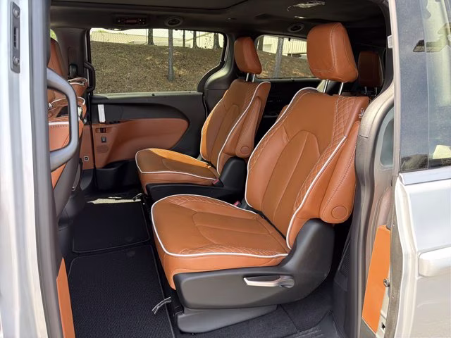 2026 Silver Mist Clearcoat Chrysler Pacifica Pinnacle FWD Van