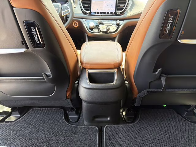 2026 Silver Mist Clearcoat Chrysler Pacifica Pinnacle FWD Van