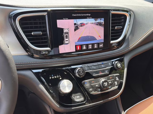 2026 Silver Mist Clearcoat Chrysler Pacifica Pinnacle FWD Van