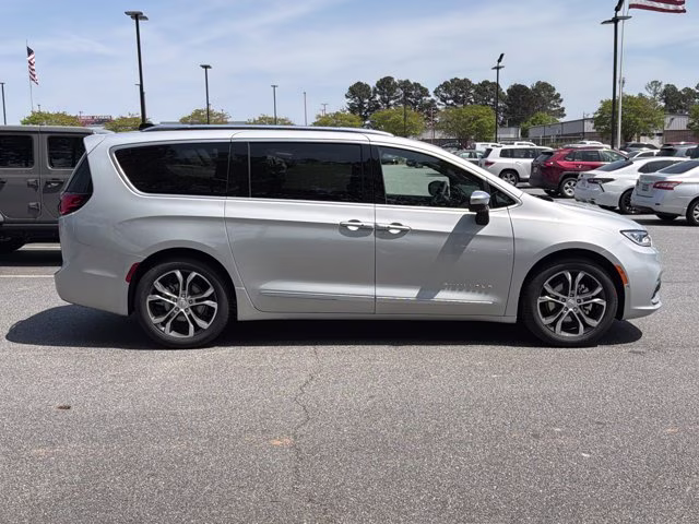 2026 Silver Mist Clearcoat Chrysler Pacifica Pinnacle FWD Van