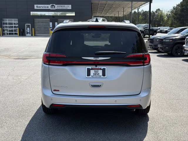 2026 Silver Mist Clearcoat Chrysler Pacifica Pinnacle FWD Van