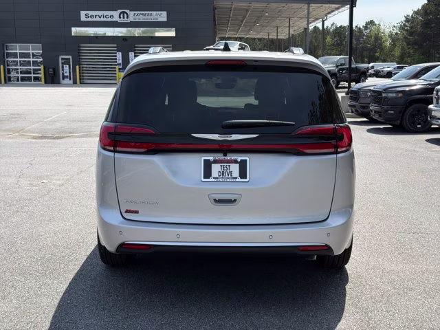 2026 Silver Mist Clearcoat Chrysler Pacifica Pinnacle FWD Van