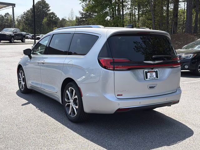 2026 Silver Mist Clearcoat Chrysler Pacifica Pinnacle FWD Van