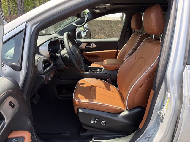 2026 Silver Mist Clearcoat Chrysler Pacifica Pinnacle FWD Van