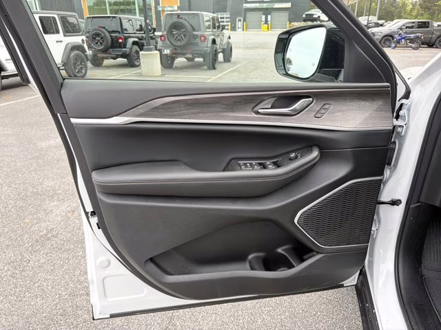 2026 Bright White Clearcoat Jeep Grand Cherokee Limited 4X4 SUV