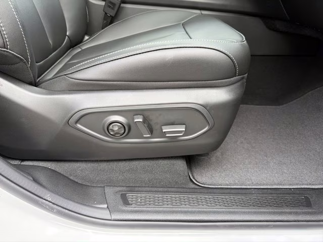 2026 Bright White Clearcoat Jeep Grand Cherokee Limited 4X4 SUV