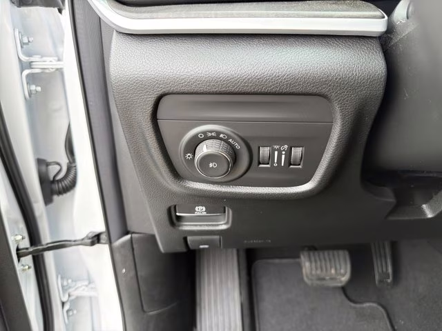 2026 Bright White Clearcoat Jeep Grand Cherokee Limited 4X4 SUV