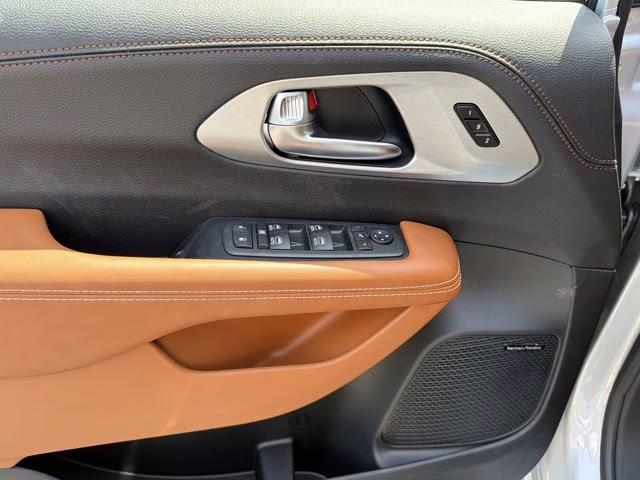 2026 Silver Mist Clearcoat Chrysler Pacifica Pinnacle FWD Van