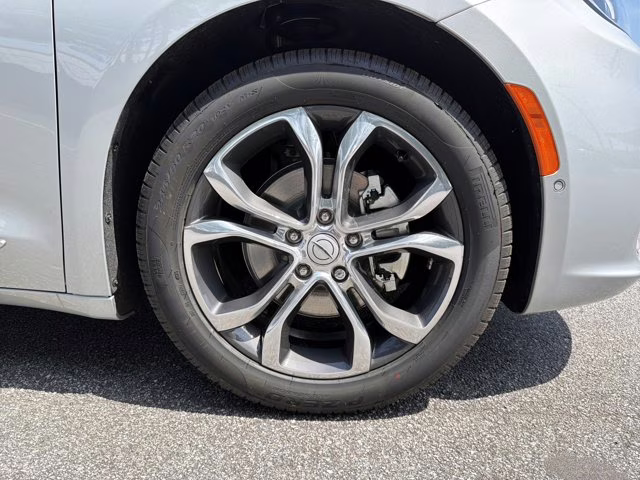 2026 Silver Mist Clearcoat Chrysler Pacifica Pinnacle FWD Van