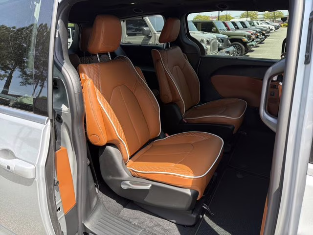 2026 Silver Mist Clearcoat Chrysler Pacifica Pinnacle FWD Van