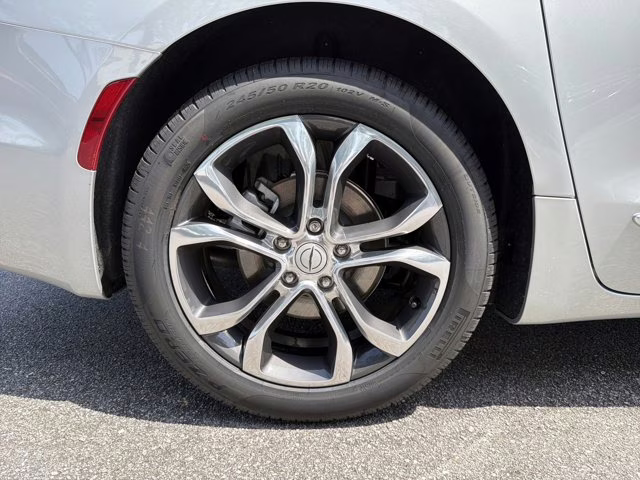 2026 Silver Mist Clearcoat Chrysler Pacifica Pinnacle FWD Van