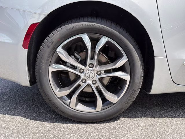 2026 Silver Mist Clearcoat Chrysler Pacifica Pinnacle FWD Van