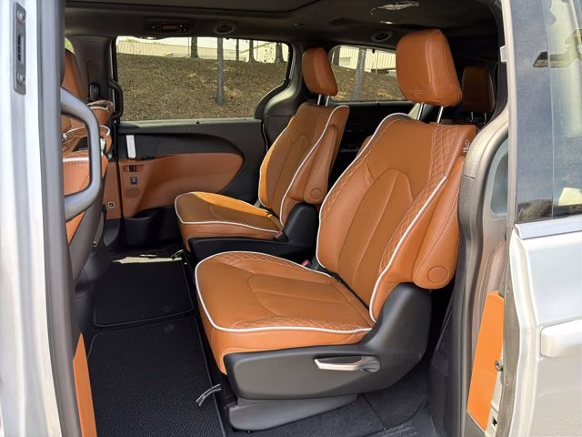 2026 Silver Mist Clearcoat Chrysler Pacifica Pinnacle FWD Van