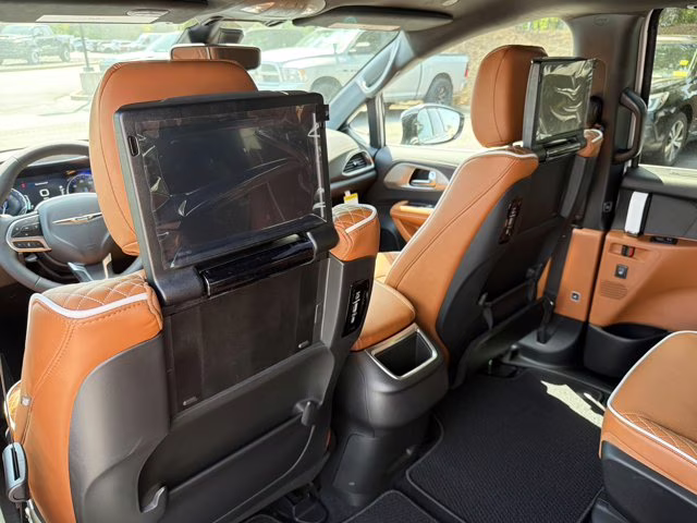 2026 Silver Mist Clearcoat Chrysler Pacifica Pinnacle FWD Van