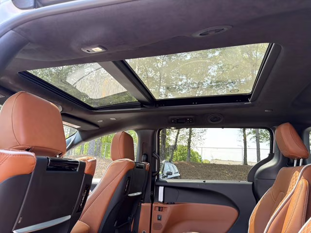 2026 Silver Mist Clearcoat Chrysler Pacifica Pinnacle FWD Van