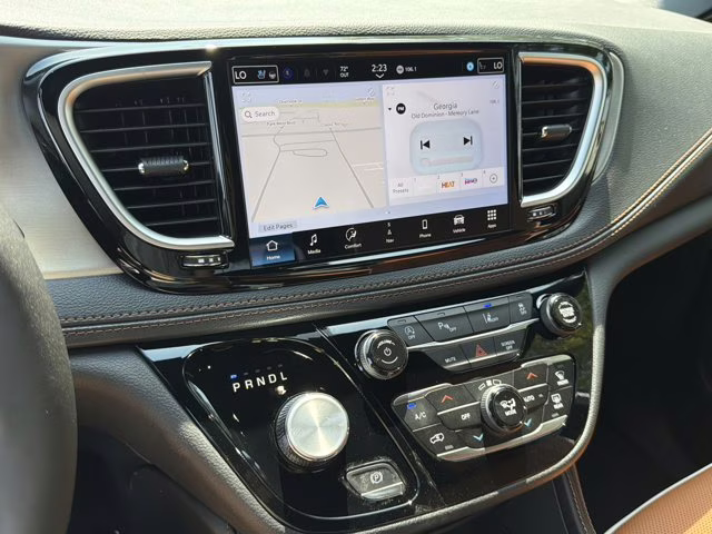 2026 Silver Mist Clearcoat Chrysler Pacifica Pinnacle FWD Van