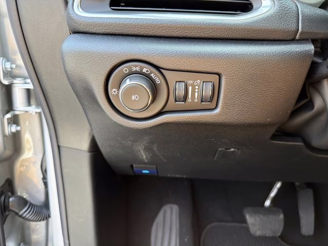 2026 Silver Mist Clearcoat Chrysler Pacifica Pinnacle FWD Van