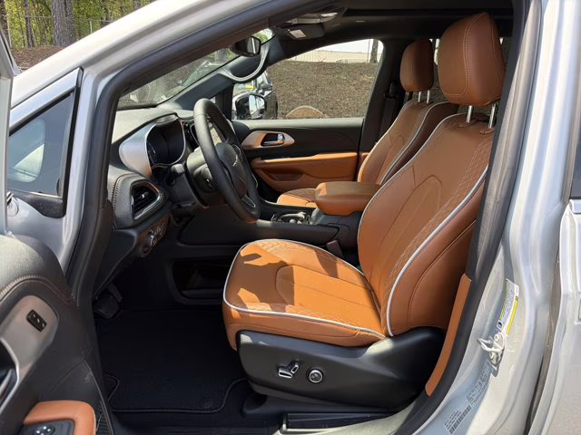 2026 Silver Mist Clearcoat Chrysler Pacifica Pinnacle FWD Van