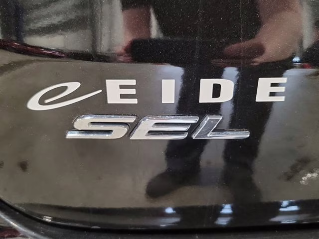 2022 Black Metallic Ford Edge SEL AWD SUV