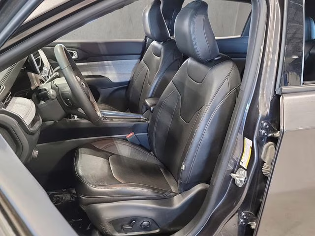 2023 Granite Crystal Metallic Clearcoat Jeep Compass Latitude Lux 4X4 SUV