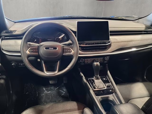 2023 Granite Crystal Metallic Clearcoat Jeep Compass Latitude Lux 4X4 SUV