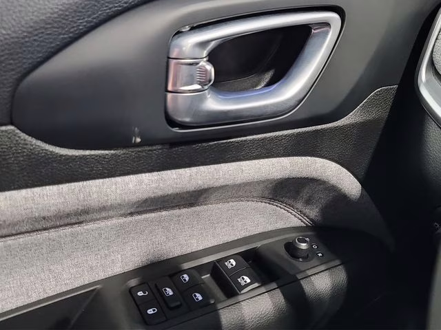 2023 Granite Crystal Metallic Clearcoat Jeep Compass Latitude Lux 4X4 SUV