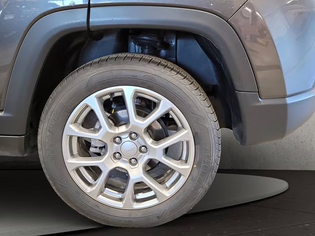 2023 Granite Crystal Metallic Clearcoat Jeep Compass Latitude Lux 4X4 SUV