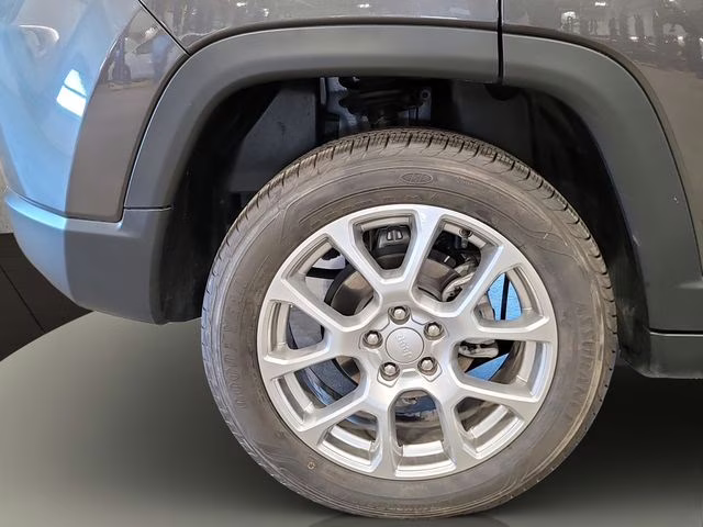 2023 Granite Crystal Metallic Clearcoat Jeep Compass Latitude Lux 4X4 SUV