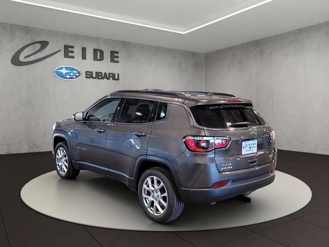 2023 Granite Crystal Metallic Clearcoat Jeep Compass Latitude Lux 4X4 SUV