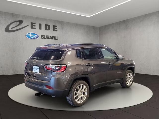 2023 Granite Crystal Metallic Clearcoat Jeep Compass Latitude Lux 4X4 SUV