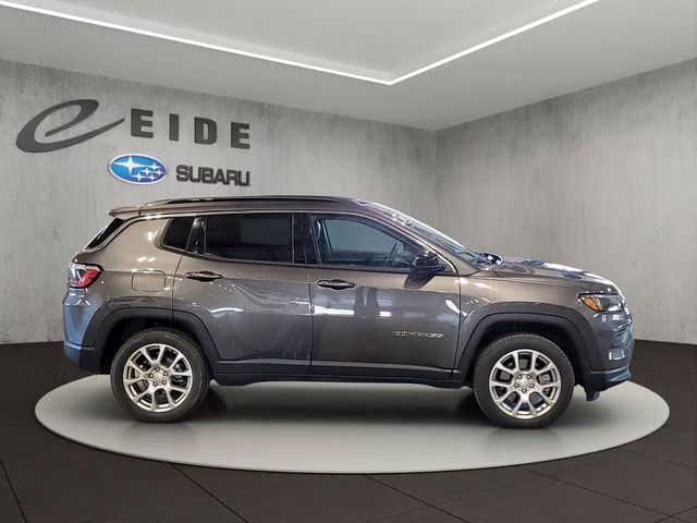 2023 Granite Crystal Metallic Clearcoat Jeep Compass Latitude Lux 4X4 SUV