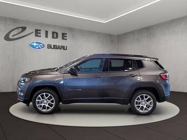 2023 Granite Crystal Metallic Clearcoat Jeep Compass Latitude Lux 4X4 SUV