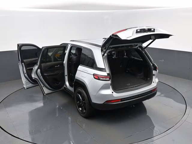 2024 Silver Zynith Jeep Grand Cherokee Altitude X 4X4 SUV