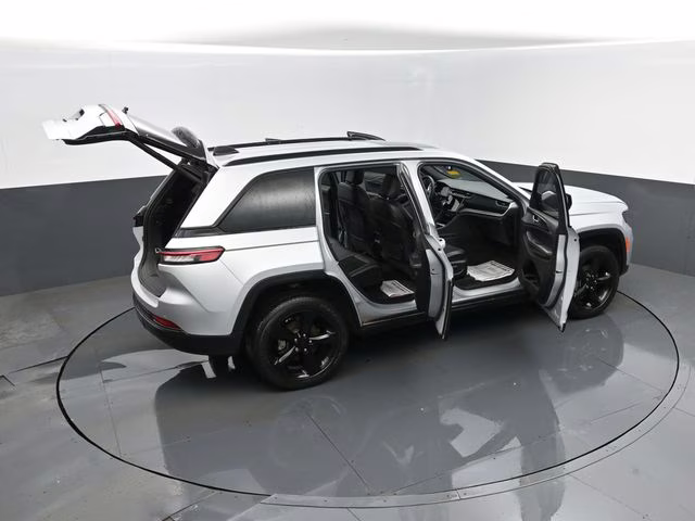 2024 Silver Zynith Jeep Grand Cherokee Altitude X 4X4 SUV