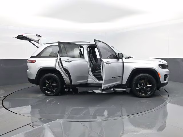 2024 Silver Zynith Jeep Grand Cherokee Altitude X 4X4 SUV