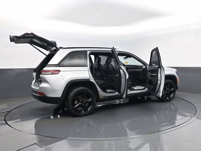 2024 Silver Zynith Jeep Grand Cherokee Altitude X 4X4 SUV