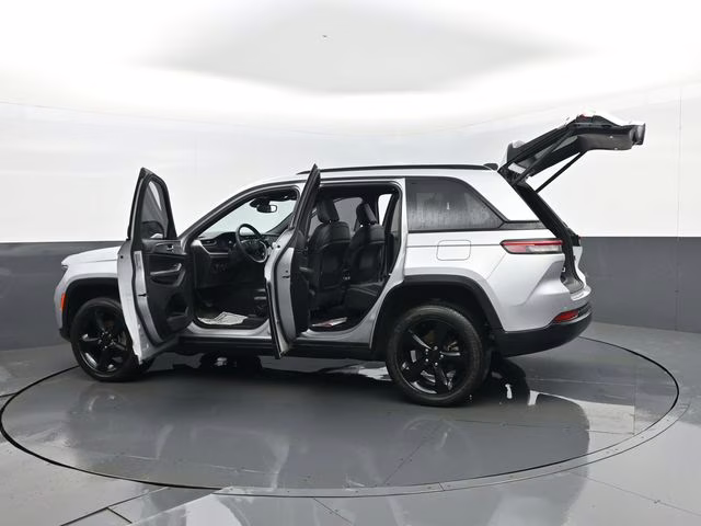 2024 Silver Zynith Jeep Grand Cherokee Altitude X 4X4 SUV