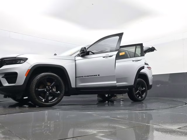 2024 Silver Zynith Jeep Grand Cherokee Altitude X 4X4 SUV