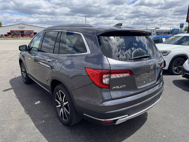 2019 Modern Steel Metallic Honda Pilot Touring AWD SUV