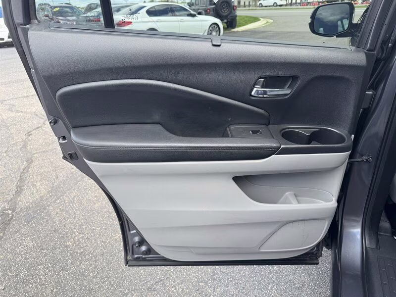 2019 Modern Steel Metallic Honda Pilot Touring AWD SUV