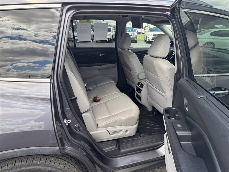 2019 Modern Steel Metallic Honda Pilot Touring AWD SUV