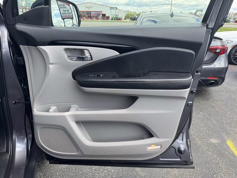 2019 Modern Steel Metallic Honda Pilot Touring AWD SUV