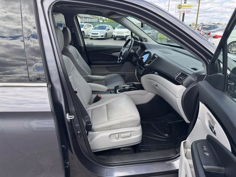2019 Modern Steel Metallic Honda Pilot Touring AWD SUV