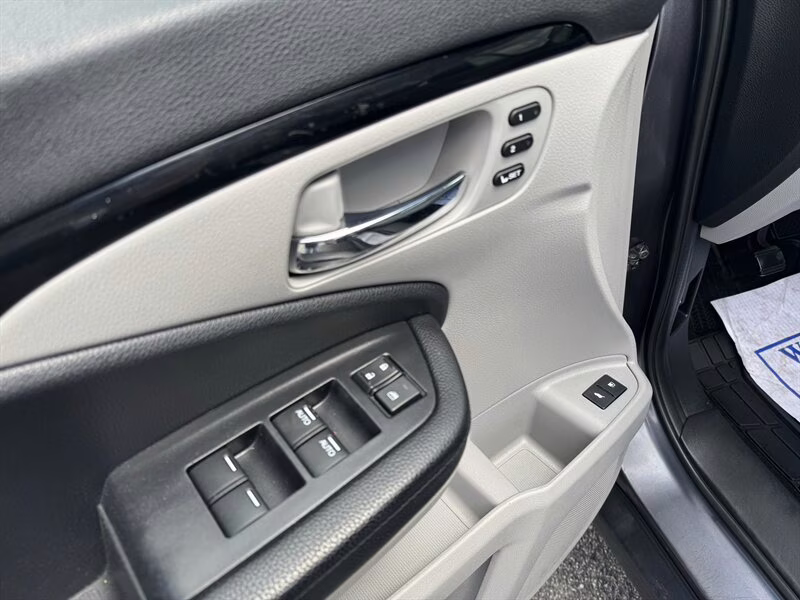 2019 Modern Steel Metallic Honda Pilot Touring AWD SUV