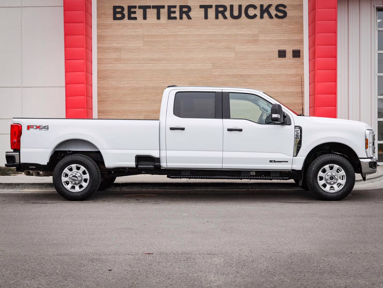 2024 Oxford White Ford Super Duty F-350 SRW XLT 4X4 Truck