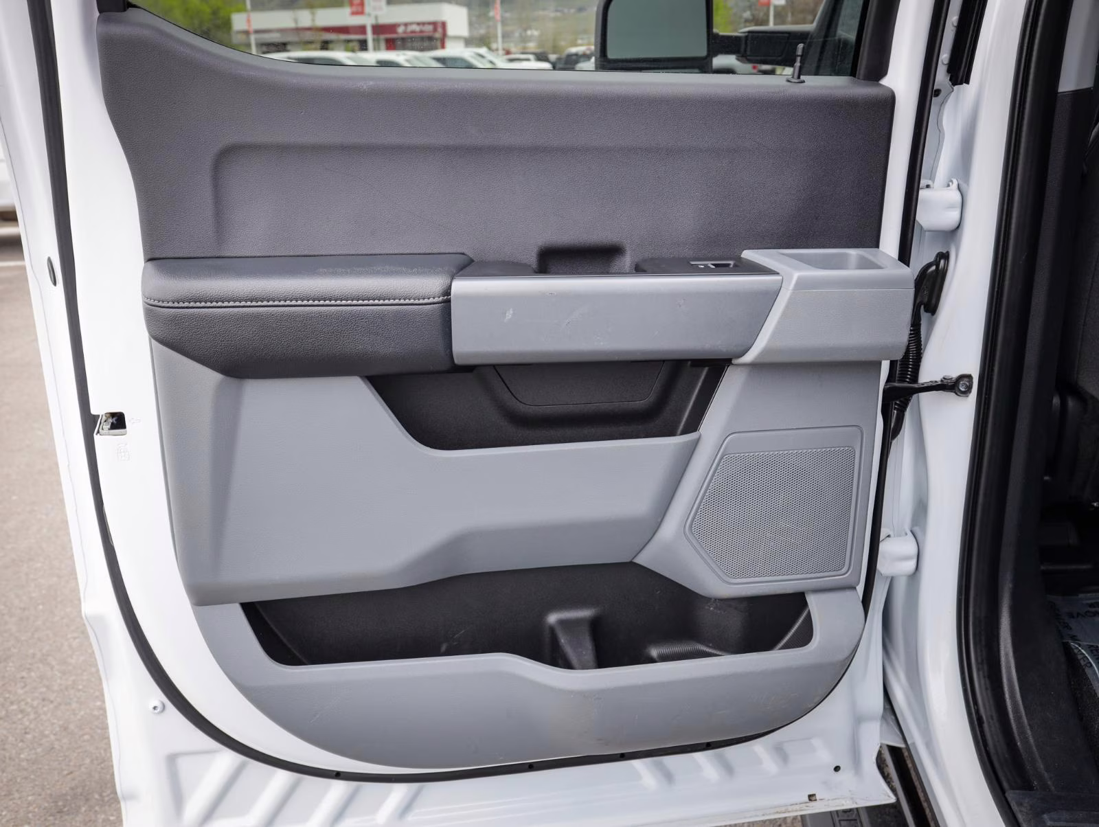 2024 Oxford White Ford Super Duty F-350 SRW XLT 4X4 Truck