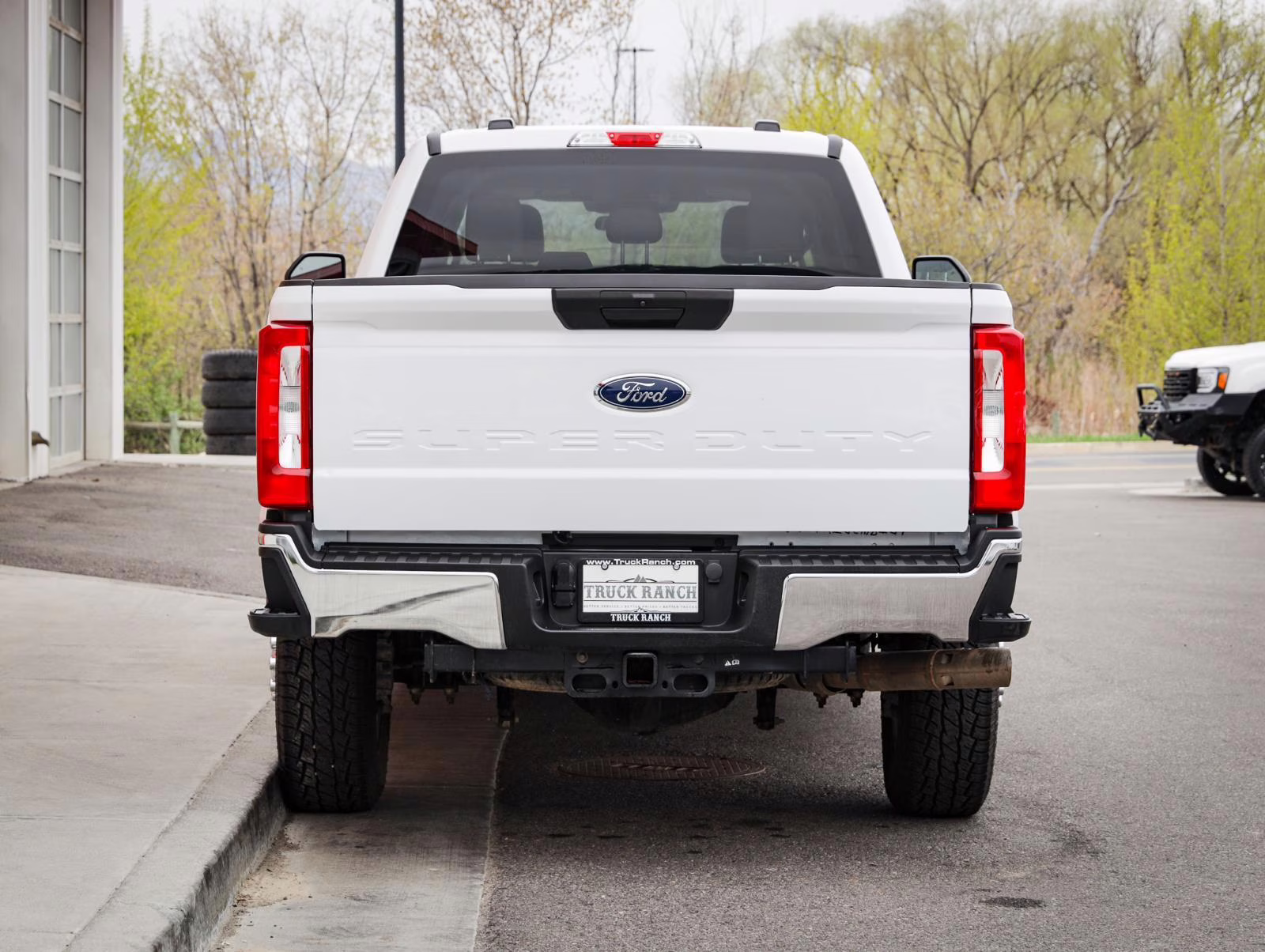 2024 Oxford White Ford Super Duty F-350 SRW XLT 4X4 Truck