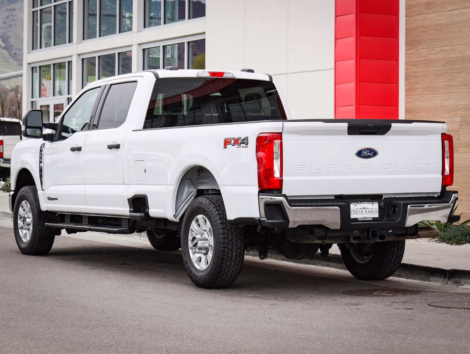 2024 Oxford White Ford Super Duty F-350 SRW XLT 4X4 Truck